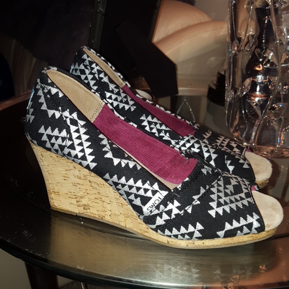 *** ON HOLD*** NWT Toms  wedge